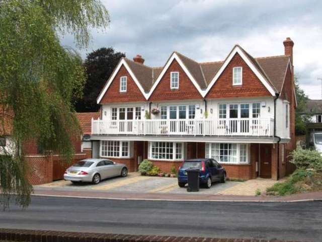  Image of 1 bedroom End of Terrace to rent in Church Road Leatherhead KT22 at Church Road  Leatherhead, KT22 8BD