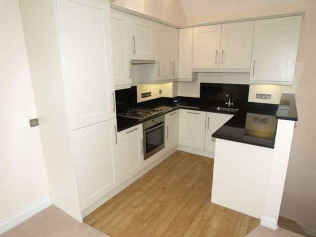  Image of 1 bedroom End of Terrace to rent in Church Road Leatherhead KT22 at Church Road  Leatherhead, KT22 8BD