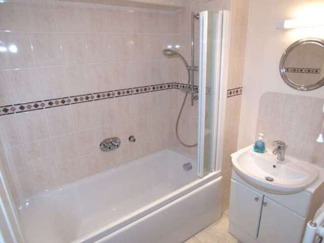  Image of 1 bedroom End of Terrace to rent in Church Road Leatherhead KT22 at Church Road  Leatherhead, KT22 8BD