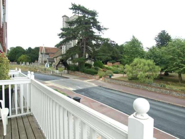  Image of 1 bedroom End of Terrace to rent in Church Road Leatherhead KT22 at Church Road  Leatherhead, KT22 8BD