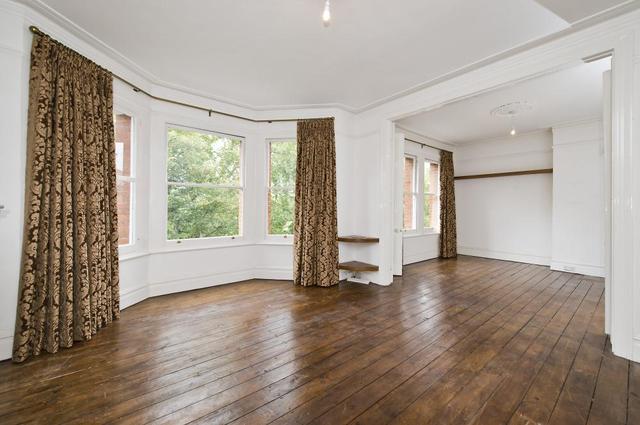 Image of 3 bedroom Property to rent in Nightingale Lane London SW4 at Clapham Mansions  Nightingale Lane, SW4 9AQ