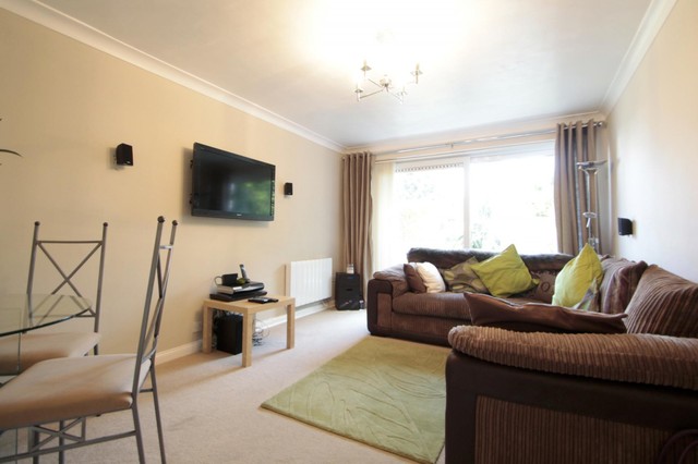  Image of 2 bedroom Flat to rent in Queens Road Hersham Walton-on-Thames KT12 at Clarence House Queens Road Walton-On-Thames, KT12 5JT