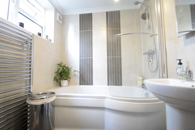  Image of 2 bedroom Flat to rent in Queens Road Hersham Walton-on-Thames KT12 at Clarence House Queens Road Walton-On-Thames, KT12 5JT