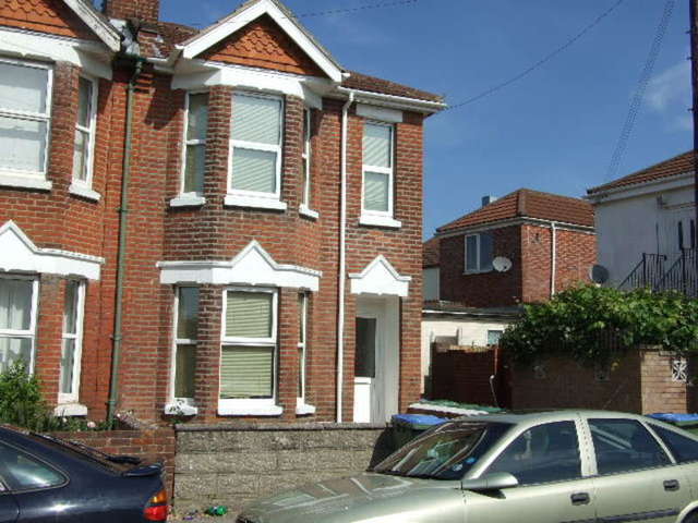  Image of 3 bedroom Detached house to rent in Clarendon Road Southampton SO16 at Shirley  Southampton, SO16 4GB