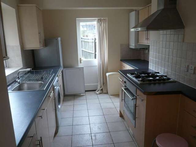  Image of 3 bedroom Detached house to rent in Clarendon Road Southampton SO16 at Shirley  Southampton, SO16 4GB