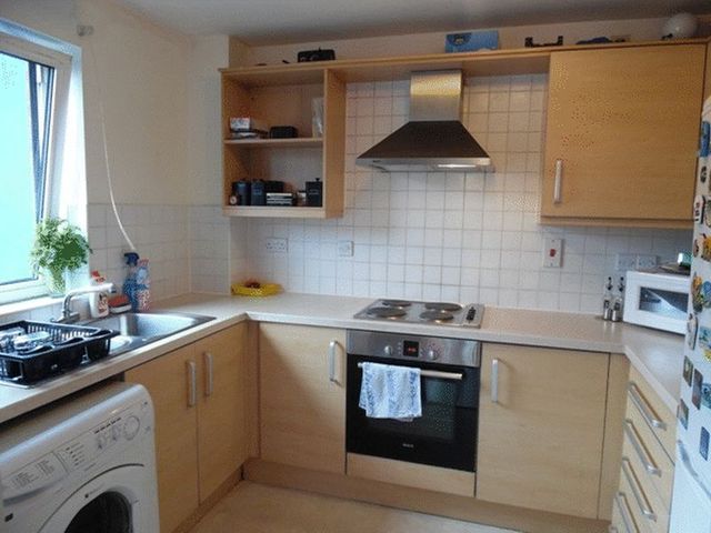  Image of 2 bedroom Flat for sale in Cleeve Way Sutton SM1 at Cleeve Way  SUTTON, SM1 3TX