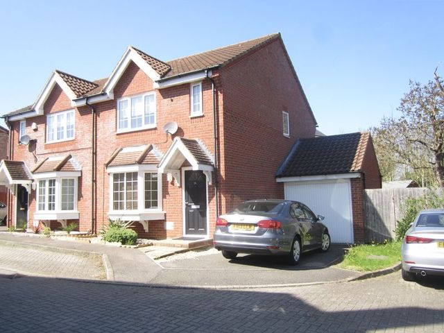  Image of 3 bedroom Semi-Detached house to rent in Clifton Moor Oakhill Milton Keynes MK5 at Clifton Moor Oakhill Milton Keynes, MK5 6FZ