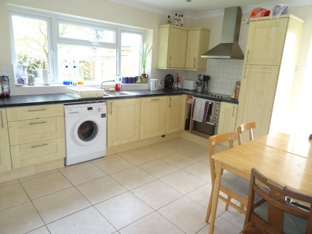  Image of 6 bedroom House Share to rent in Comer Gardens Worcester WR2 at St Johns Worcester St John