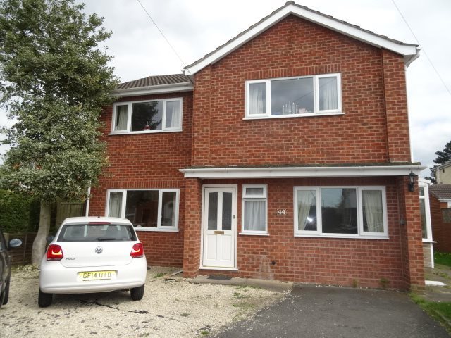  Image of 6 bedroom House Share to rent in Comer Gardens Worcester WR2 at St Johns Worcester St John