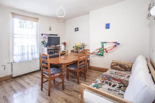  Image of 1 bedroom Flat for sale in Coningham Road London W12 at Shepherds Bush  London, W12 8BP