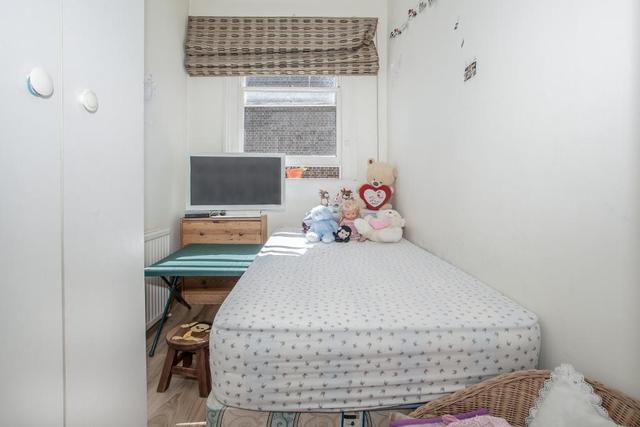  Image of 1 bedroom Flat for sale in Coningham Road London W12 at Shepherds Bush  London, W12 8BP
