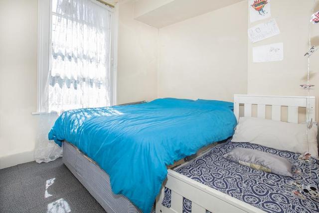  Image of 1 bedroom Flat for sale in Coningham Road London W12 at Shepherds Bush  London, W12 8BP
