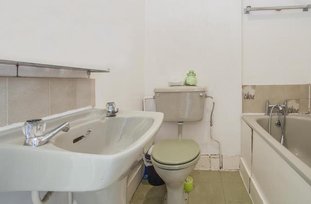  Image of 1 bedroom Flat for sale in Coningham Road London W12 at Shepherds Bush  London, W12 8BP