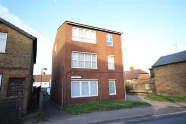  Image of 3 bedroom Maisonette to rent in Cowley Mill Road Cowley Uxbridge UB8 at Cowley Mill Road Uxbridge Uxbridge, UB8 2QE