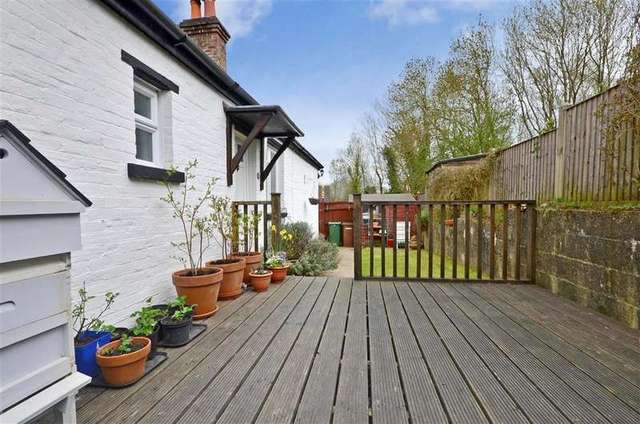  Image of 2 bedroom Detached house for sale in Cranbrook Road Hawkhurst Cranbrook TN18 at Hawkhurst Kent Hawkhurst, TN18 4BG