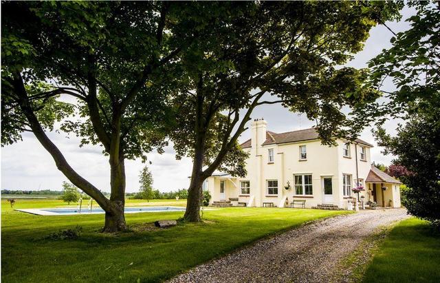  Image of 5 bedroom Detached house for sale in Creeksea Ferry Road Canewdon Rochford SS4 at Rochford, SS4 2EY