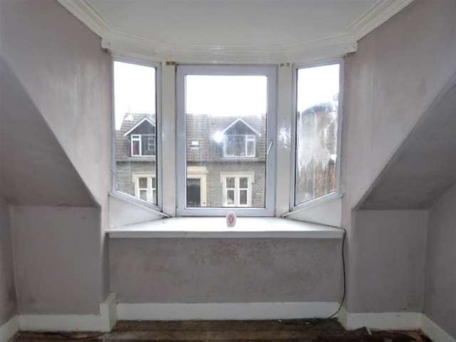  Image of 2 bedroom Flat for sale in Cromwell Street Dunoon PA23 at Dunoon, PA23 7AX