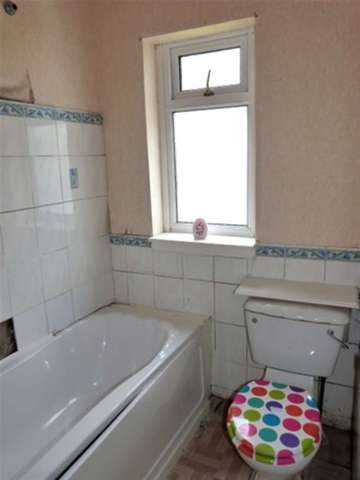  Image of 2 bedroom Flat for sale in Cromwell Street Dunoon PA23 at Dunoon, PA23 7AX