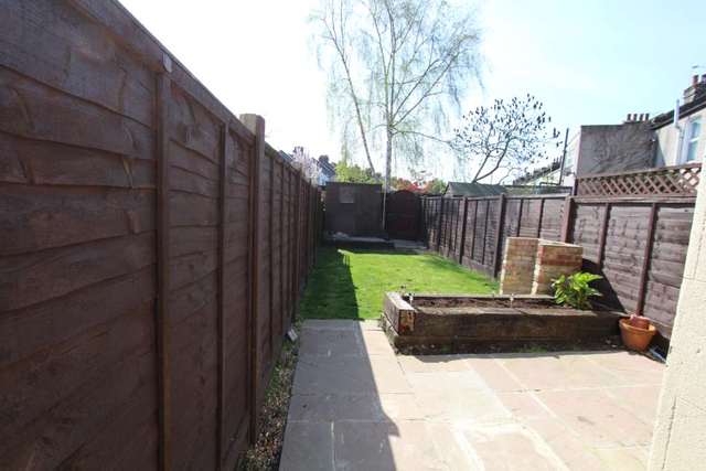  Image of 2 bedroom Terraced house to rent in Cross Lane West Gravesend DA11 at Cross Lane West  Gravesend, DA11 7PY