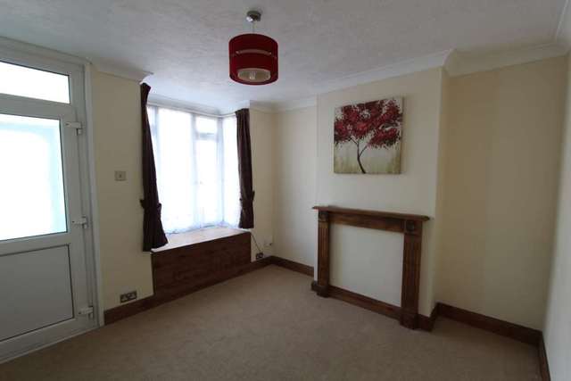 Image of 2 bedroom Terraced house to rent in Cross Lane West Gravesend DA11 at Cross Lane West  Gravesend, DA11 7PY