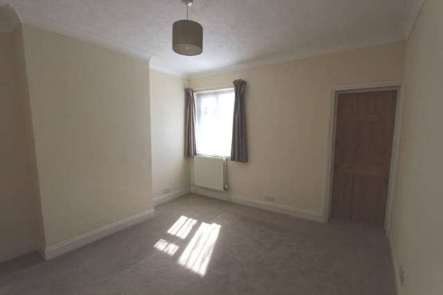  Image of 2 bedroom Terraced house to rent in Cross Lane West Gravesend DA11 at Cross Lane West  Gravesend, DA11 7PY