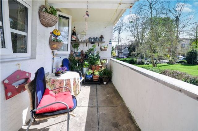  Image of 2 bedroom Flat for sale in Denmark Gardens Carshalton SM5 at Surrey, SM5 2JN