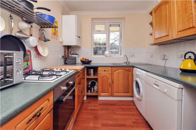  Image of 2 bedroom Flat for sale in Denmark Gardens Carshalton SM5 at Surrey, SM5 2JN