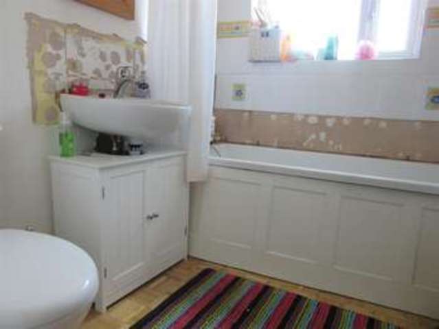  Image of 4 bedroom Property for sale in Derbyshire Lane Hucknall Nottingham NG15 at Derbyshire Lane Nottingham Nottingham, NG15 7GE