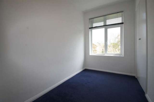  Image of 2 bedroom Flat to rent in Devonshire Avenue Sutton SM2 at Devonshire Avenue  Sutton, SM2 5JJ