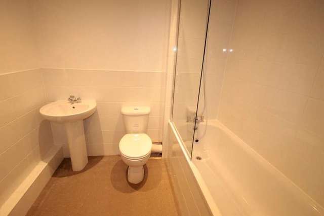  Image of 2 bedroom Flat to rent in Devonshire Avenue Sutton SM2 at Devonshire Avenue  Sutton, SM2 5JJ
