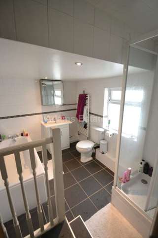  Image of 6 bedroom Terraced house to rent in Donnington Gardens Reading RG1 at Donnington Gardens  Reading, RG1 5LZ