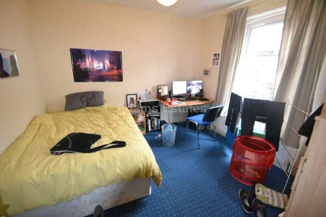  Image of 6 bedroom Terraced house to rent in Donnington Gardens Reading RG1 at Donnington Gardens  Reading, RG1 5LZ