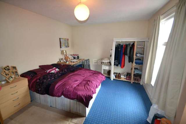  Image of 6 bedroom Terraced house to rent in Donnington Gardens Reading RG1 at Donnington Gardens  Reading, RG1 5LZ