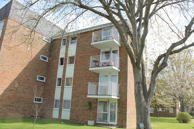  Image of 2 bedroom Flat to rent in Dorchester Gardens Worthing BN11 at Worthing, BN11 5AY