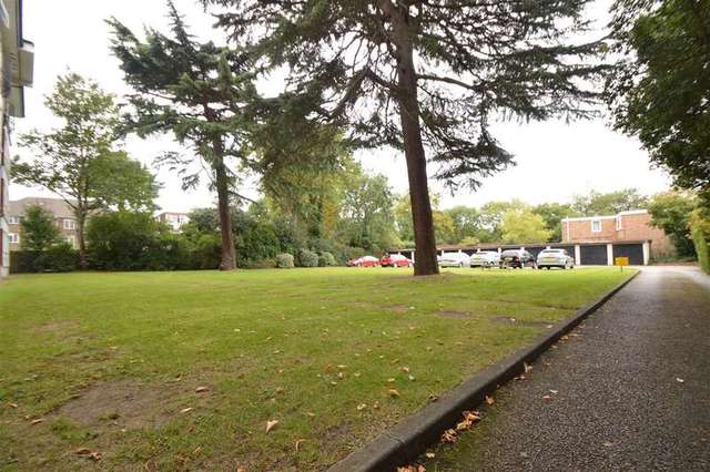  Image of 2 bedroom Apartment to rent in West Hill London SW15 at East Putney, SW15 2UG