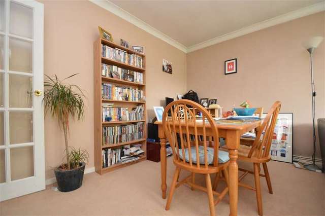  Image of 2 bedroom Apartment to rent in West Hill London SW15 at East Putney, SW15 2UG