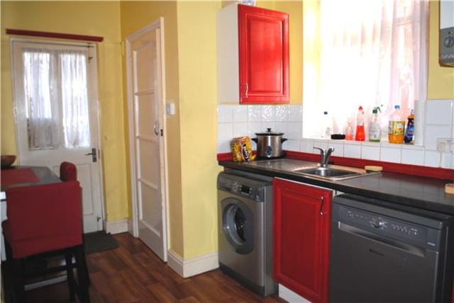  Image of 3 bedroom Flat for sale in Dorset Road Bexhill-on-Sea TN40 at East Sussex, TN40 2HU