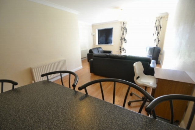  Image of 3 bedroom Semi-Detached house to rent in Drayton Street Manchester M15 at DRAYTON STREET HULME. M15 5LL MANCHESTER, M15 5LL