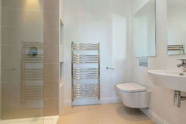  Image of 4 bedroom Flat for sale in Dukes Avenue London N10 at Dukes Avenue  Muswell Hill, N10 2PU