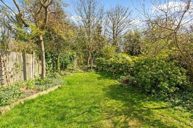  Image of 4 bedroom Flat for sale in Dukes Avenue London N10 at Dukes Avenue  Muswell Hill, N10 2PU