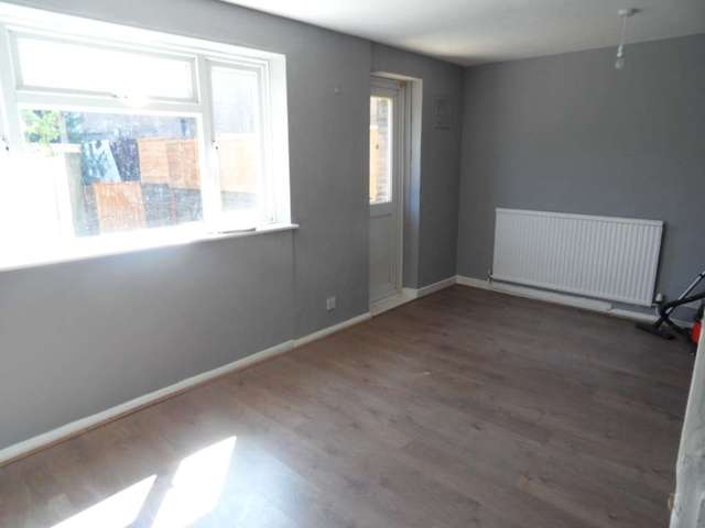  Image of 4 bedroom Detached house to rent in Dundee Road London E13 at Dundee Rd Plaistow London, E13 0BQ