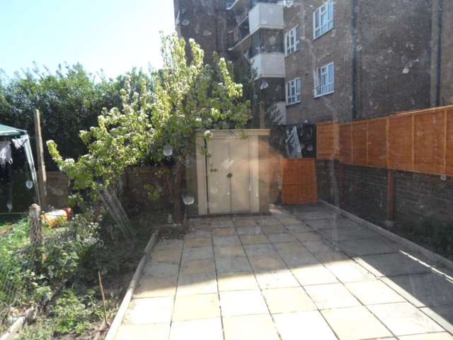  Image of 4 bedroom Detached house to rent in Dundee Road London E13 at Dundee Rd Plaistow London, E13 0BQ