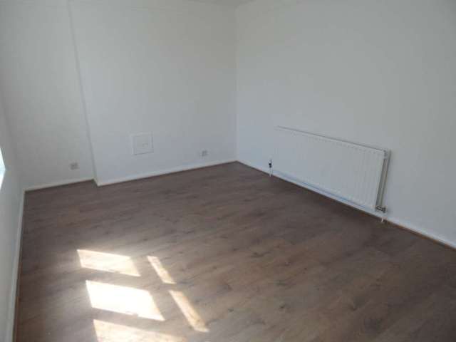  Image of 4 bedroom Detached house to rent in Dundee Road London E13 at Dundee Road Plaistow London, E13 0BQ