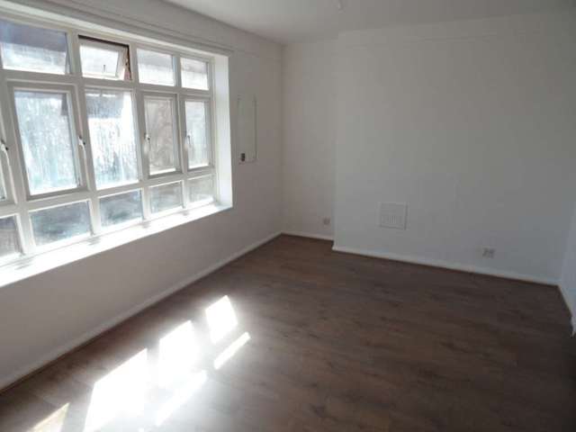  Image of 4 bedroom Detached house to rent in Dundee Road London E13 at Dundee Road Plaistow London, E13 0BQ