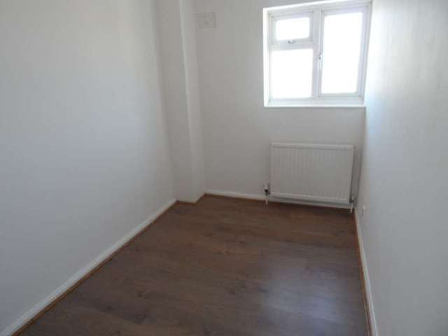  Image of 4 bedroom Detached house to rent in Dundee Road London E13 at Dundee Road Plaistow London, E13 0BQ