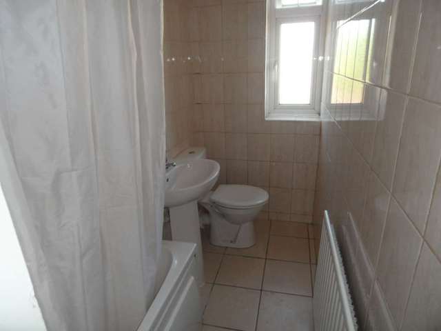  Image of 4 bedroom Detached house to rent in Dundee Road London E13 at Dundee Road Plaistow London, E13 0BQ