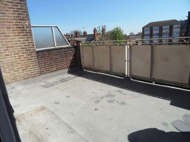  Image of 4 bedroom Detached house to rent in Dundee Road London E13 at Dundee Road Plaistow London, E13 0BQ