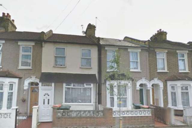  Image of 4 bedroom Detached house to rent in Dundee Road London E13 at Dundee Road Plaistow London, E13 0BQ