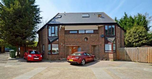  Image of 2 bedroom Flat to rent in Dunfield Road London SE6 at Dunfield Road  Catford, SE6 3RD