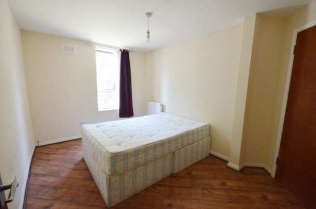  Image of 2 bedroom Flat to rent in Dunfield Road London SE6 at Dunfield Road  Catford, SE6 3RD